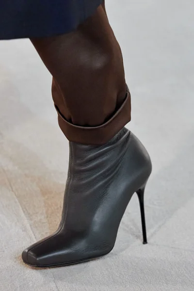 Look 3